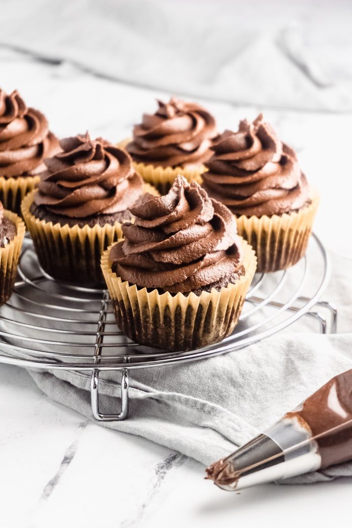 Keto Chocolate Cupcakes With Buttercream Frosting Green And Keto