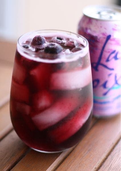 Keto mixed drink wine spritzer