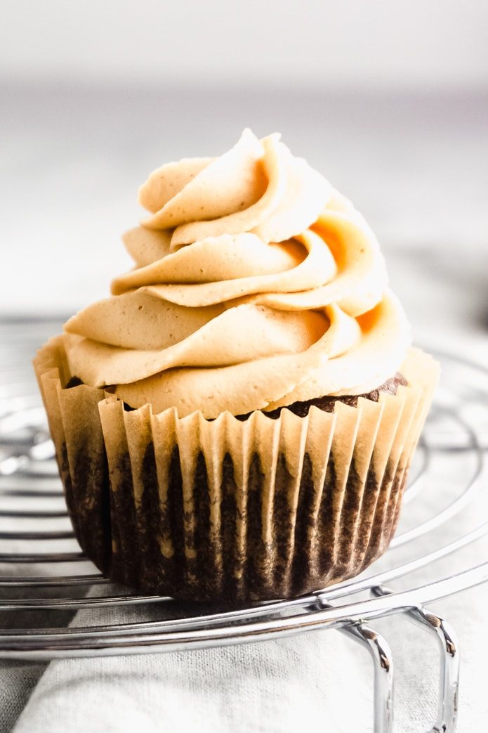 Chocolate and Peanut Butter Keto Cupcakes